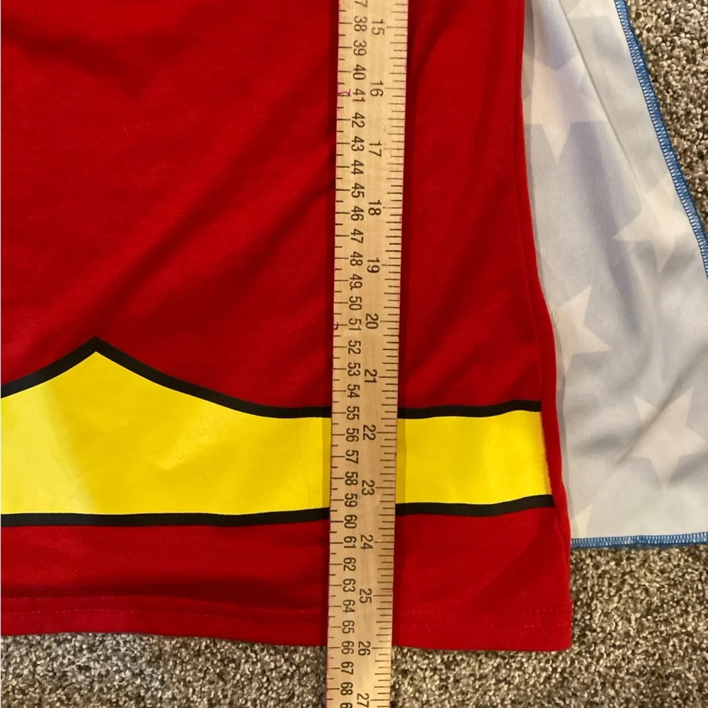 DC Comics Wonder Woman t shirt with Velcro cape - Picture 7 of 8